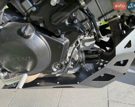 Желтый Сузуки V-Strom 1000, объемом двигателя 1.04 л и пробегом 16 тыс. км за 9500 $, фото 22 на Automoto.ua