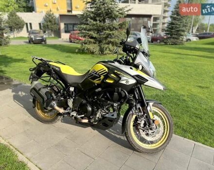 Желтый Сузуки V-Strom 1000, объемом двигателя 1.04 л и пробегом 16 тыс. км за 9500 $, фото 2 на Automoto.ua