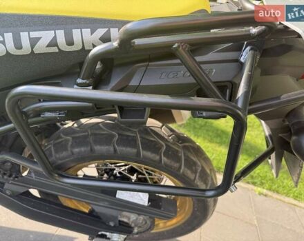 Желтый Сузуки V-Strom 1000, объемом двигателя 1.04 л и пробегом 16 тыс. км за 9500 $, фото 32 на Automoto.ua