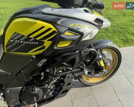Желтый Сузуки V-Strom 1000, объемом двигателя 1.04 л и пробегом 16 тыс. км за 9500 $, фото 15 на Automoto.ua