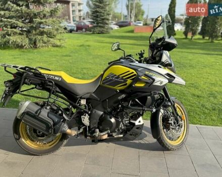 Желтый Сузуки V-Strom 1000, объемом двигателя 1.04 л и пробегом 16 тыс. км за 9500 $, фото 4 на Automoto.ua