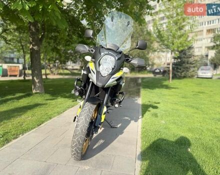 Желтый Сузуки V-Strom 1000, объемом двигателя 1.04 л и пробегом 16 тыс. км за 9500 $, фото 39 на Automoto.ua