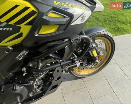 Желтый Сузуки V-Strom 1000, объемом двигателя 1.04 л и пробегом 16 тыс. км за 9500 $, фото 14 на Automoto.ua