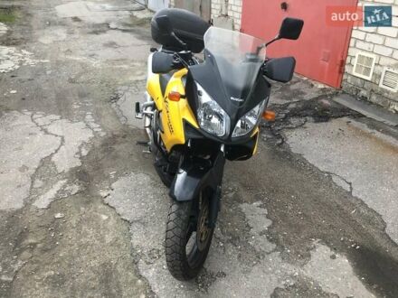 Сузукі V-Strom 1000 2005 у Харкові на Automoto.ua Жовтий Сузукі V-Strom 1000, об'ємом двигуна 1 л та пробігом 45 тис. км за 4900 $, фото 1 на Automoto.ua