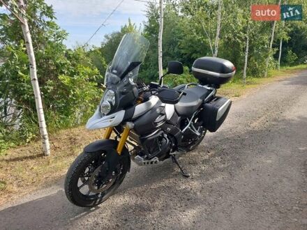 Сузуки V-Strom 1000 2017 в Днепре (Днепропетровске) на Automoto.ua Серый Сузуки V-Strom 1000, объемом двигателя 0 л и пробегом 55 тыс. км за 9000 $, фото 1 на Automoto.ua