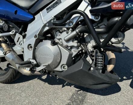 Синий Сузуки V-Strom 1000, объемом двигателя 1 л и пробегом 50 тыс. км за 5999 $, фото 9 на Automoto.ua