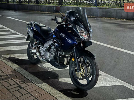 Синий Сузуки V-Strom 1000, объемом двигателя 1 л и пробегом 50 тыс. км за 5999 $, фото 1 на Automoto.ua