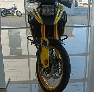 Желтый Сузуки V-Strom 1050 DE, объемом двигателя 1 л и пробегом 1 тыс. км за 15324 $, фото 1 на Automoto.ua