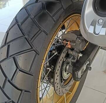 Желтый Сузуки V-Strom 1050 DE, объемом двигателя 1 л и пробегом 1 тыс. км за 15324 $, фото 6 на Automoto.ua