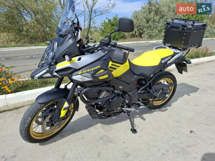 Сузуки V-Strom 1050 DE 2018 в Николаеве на Automoto.ua Желтый Сузуки V-Strom 1050 DE, объемом двигателя 0 л и пробегом 30 тыс. км за 11990 $, фото 1 на Automoto.ua