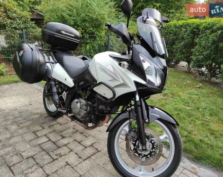 Белый Сузуки V-Strom 650, объемом двигателя 0.65 л и пробегом 53 тыс. км за 6000 $, фото 4 на Automoto.ua