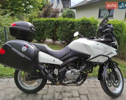 Белый Сузуки V-Strom 650, объемом двигателя 0.65 л и пробегом 53 тыс. км за 6000 $, фото 6 на Automoto.ua