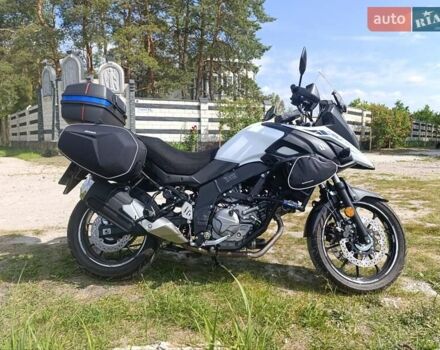 Белый Сузуки V-Strom 650, объемом двигателя 0.65 л и пробегом 5 тыс. км за 9000 $, фото 2 на Automoto.ua
