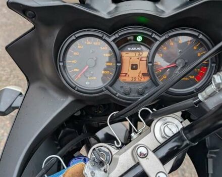 Белый Сузуки V-Strom 650, объемом двигателя 0.65 л и пробегом 30 тыс. км за 6099 $, фото 10 на Automoto.ua