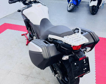 Белый Сузуки V-Strom 650, объемом двигателя 0.65 л и пробегом 30 тыс. км за 8500 $, фото 6 на Automoto.ua