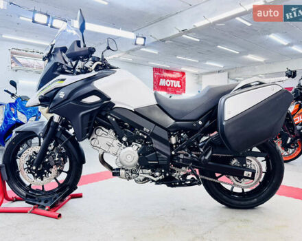 Белый Сузуки V-Strom 650, объемом двигателя 0.65 л и пробегом 30 тыс. км за 8500 $, фото 24 на Automoto.ua