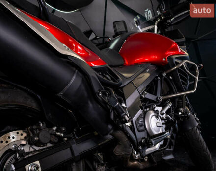 Красный Сузуки V-Strom 650, объемом двигателя 0.65 л и пробегом 11 тыс. км за 7700 $, фото 20 на Automoto.ua