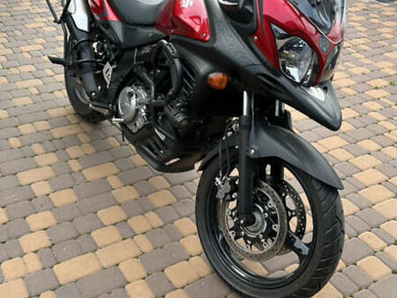 Сузукі V-Strom 650 2015 у Белой Церкве на Automoto.ua Червоний Сузукі V-Strom 650, об'ємом двигуна 0.65 л та пробігом 28 тис. км за 6800 $, фото 1 на Automoto.ua