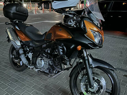 Сузукі V-Strom 650 2012 у Києві на Automoto.ua Сузукі V-Strom 650, об'ємом двигуна 0.65 л та пробігом 46 тис. км за 6700 $, фото 1 на Automoto.ua