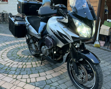 Серый Сузуки V-Strom 650, объемом двигателя 0.65 л и пробегом 54 тыс. км за 4500 $, фото 7 на Automoto.ua