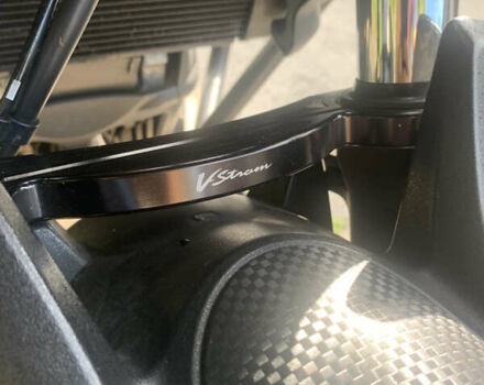 Серый Сузуки V-Strom 650, объемом двигателя 0.65 л и пробегом 15 тыс. км за 7900 $, фото 14 на Automoto.ua