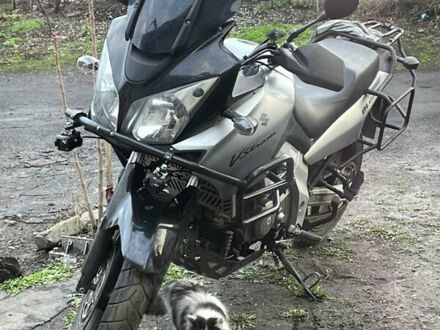 Сузукі V-Strom 650 2004 у Одесі на Automoto.ua Сірий Сузукі V-Strom 650, об'ємом двигуна 0.65 л та пробігом 72 тис. км за 4200 $, фото 1 на Automoto.ua