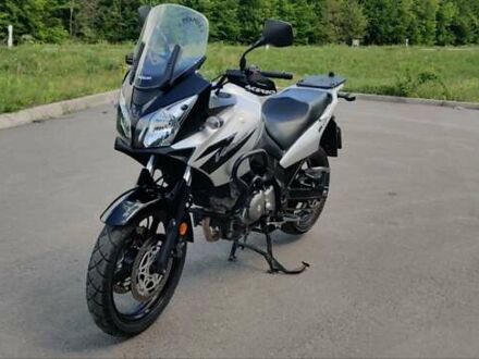 Сузукі V-Strom 650 2005 у Дунаевцах на Automoto.ua Сірий Сузукі V-Strom 650, об'ємом двигуна 0.65 л та пробігом 45 тис. км за 4799 $, фото 1 на Automoto.ua