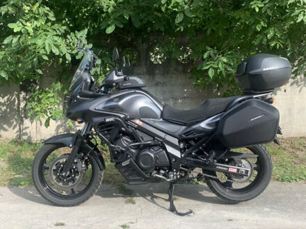 Сузуки V-Strom 650 2016 в Вышгороде на Automoto.ua Серый Сузуки V-Strom 650, объемом двигателя 0.65 л и пробегом 15 тыс. км за 7900 $, фото 1 на Automoto.ua