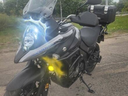 Сузуки V-Strom 650 2021 в Днепре (Днепропетровске) на Automoto.ua Серый Сузуки V-Strom 650, объемом двигателя 0.65 л и пробегом 20 тыс. км за 9000 $, фото 1 на Automoto.ua