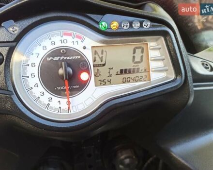 Синий Сузуки V-Strom 650, объемом двигателя 0.65 л и пробегом 6 тыс. км за 7200 $, фото 31 на Automoto.ua