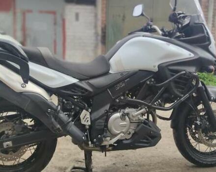 Белый Сузуки V-Strom 650/XT, объемом двигателя 0.65 л и пробегом 18 тыс. км за 8000 $, фото 7 на Automoto.ua