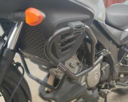 Белый Сузуки V-Strom 650/XT, объемом двигателя 0.65 л и пробегом 18 тыс. км за 8000 $, фото 13 на Automoto.ua