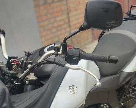 Белый Сузуки V-Strom 650/XT, объемом двигателя 0.65 л и пробегом 18 тыс. км за 8000 $, фото 3 на Automoto.ua