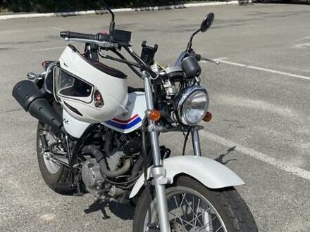 Сузукі VanVan 200 2007 у Києві на Automoto.ua Білий Сузукі VanVan 200, об'ємом двигуна 0 л та пробігом 94 тис. км за 3450 $, фото 1 на Automoto.ua