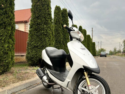 Сузуки ZZ 50 2014 в Вышгороде на Automoto.ua Серый Сузуки ZZ 50, объемом двигателя 49.9 л и пробегом 8 тыс. км за 850 $, фото 1 на Automoto.ua