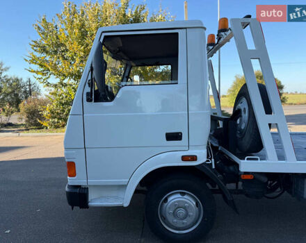 Белый TATA LPT 613, объемом двигателя 5.68 л и пробегом 64 тыс. км за 10800 $, фото 10 на Automoto.ua