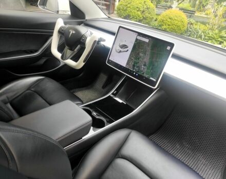 Білий Тесла Модель 3, об'ємом двигуна 0 л та пробігом 310 тис. км за 14999 $, фото 8 на Automoto.ua