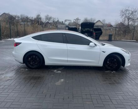 Белый Тесла Модель 3, объемом двигателя 0 л и пробегом 140 тыс. км за 14500 $, фото 4 на Automoto.ua