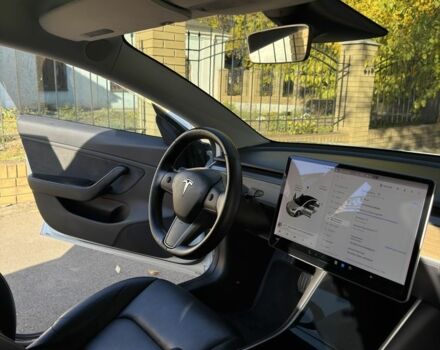 Белый Тесла Модель 3, объемом двигателя 0 л и пробегом 114 тыс. км за 16000 $, фото 4 на Automoto.ua