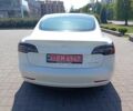 Білий Тесла Модель 3, об'ємом двигуна 0 л та пробігом 60 тис. км за 18500 $, фото 4 на Automoto.ua
