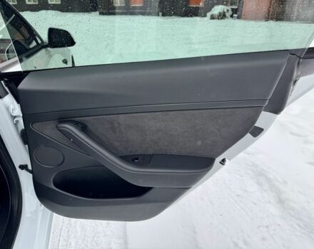 Белый Тесла Модель 3, объемом двигателя 0 л и пробегом 34 тыс. км за 20500 $, фото 19 на Automoto.ua