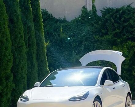 Белый Тесла Модель 3, объемом двигателя 0 л и пробегом 135 тыс. км за 17500 $, фото 1 на Automoto.ua