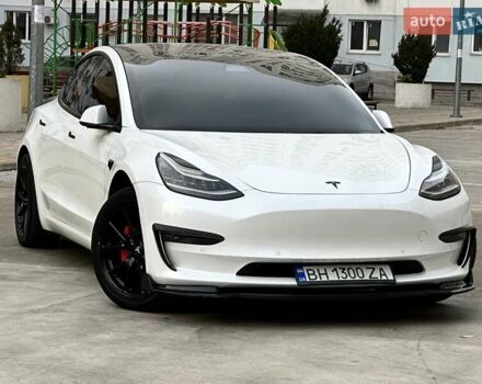 Белый Тесла Модель 3, объемом двигателя 0 л и пробегом 86 тыс. км за 19999 $, фото 2 на Automoto.ua