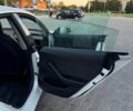 Белый Тесла Модель 3, объемом двигателя 0 л и пробегом 255 тыс. км за 13400 $, фото 60 на Automoto.ua