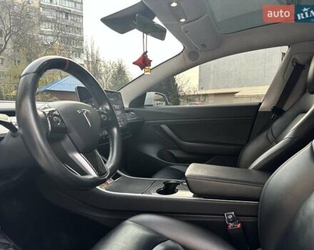 Белый Тесла Модель 3, объемом двигателя 0 л и пробегом 86 тыс. км за 19999 $, фото 16 на Automoto.ua
