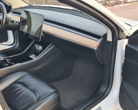 Белый Тесла Модель 3, объемом двигателя 0 л и пробегом 220 тыс. км за 13750 $, фото 13 на Automoto.ua