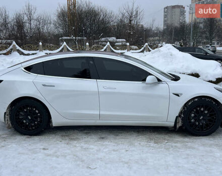 Білий Тесла Модель 3, об'ємом двигуна 0 л та пробігом 165 тис. км за 16500 $, фото 6 на Automoto.ua