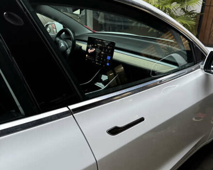 Белый Тесла Модель 3, объемом двигателя 0 л и пробегом 123 тыс. км за 16900 $, фото 5 на Automoto.ua