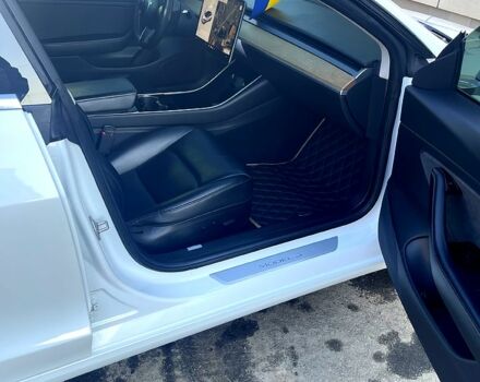 Білий Тесла Модель 3, об'ємом двигуна 0 л та пробігом 165 тис. км за 17000 $, фото 4 на Automoto.ua