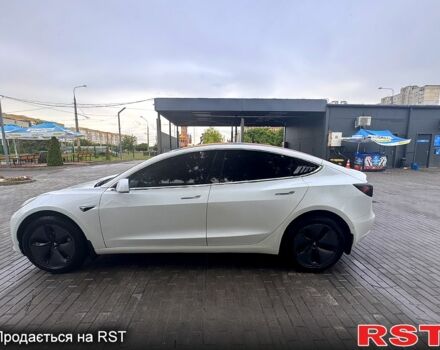 Белый Тесла Модель 3, объемом двигателя 0.29 л и пробегом 90 тыс. км за 17000 $, фото 2 на Automoto.ua